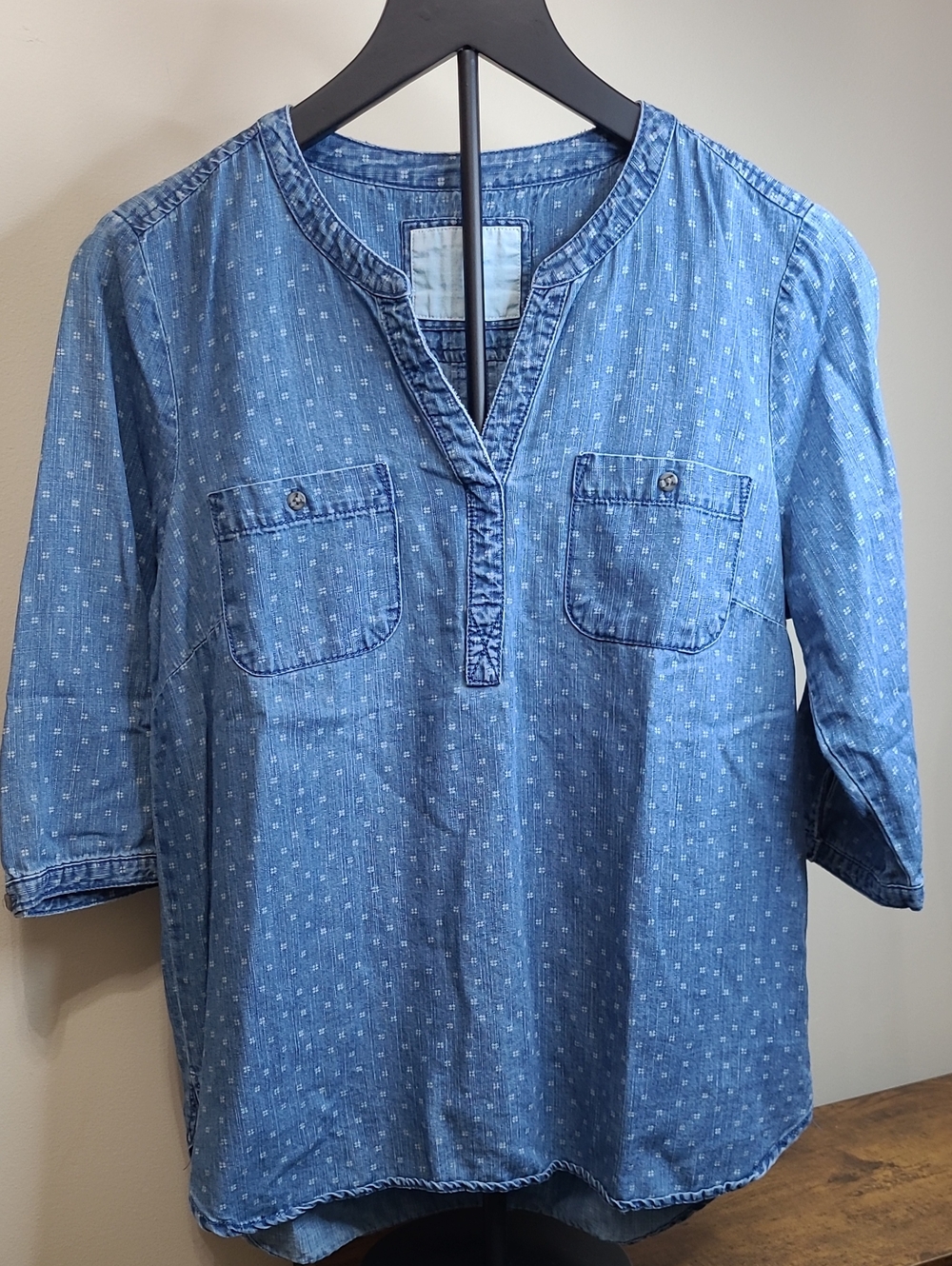 Sonoma Chambray Patterned V-Neck Blouse size Medium-Large SEE MEASUREMENTS.
